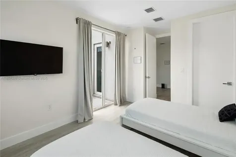 1020 NE 17th Terrace Fort Lauderdale FL 33304