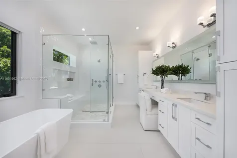 7841 SW 54th Court Miami FL 33143