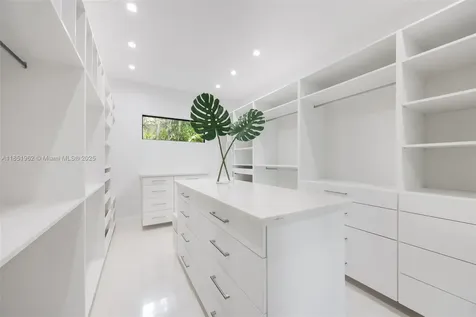 7841 SW 54th Court Miami FL 33143