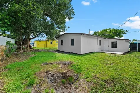 6965 NW 21st Court Miami FL 33147