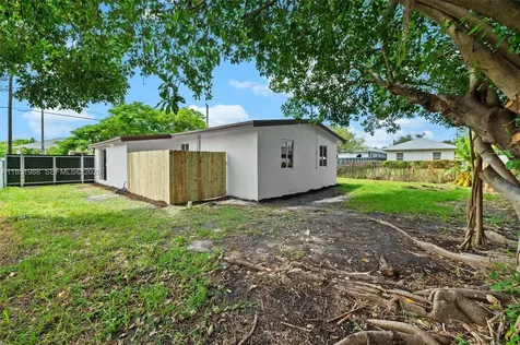6965 NW 21st Court Miami FL 33147