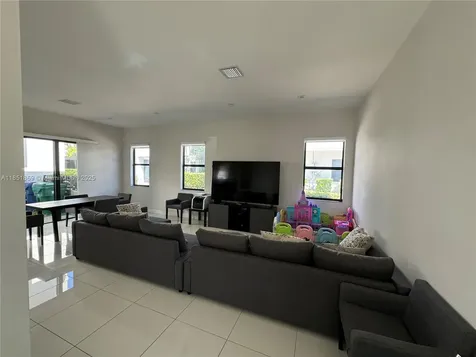 8283 NW 47th Lane Doral FL 33166