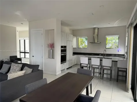 8283 NW 47th Lane Doral FL 33166