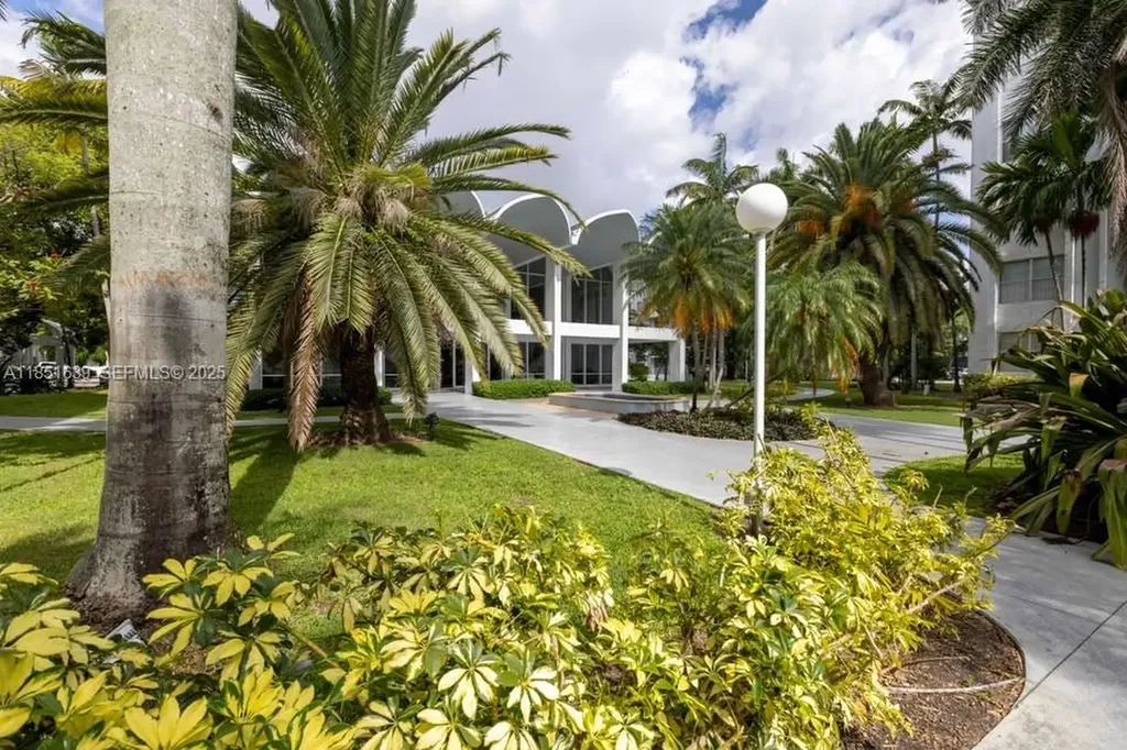 494 NW 165th Street Road Miami FL 33169