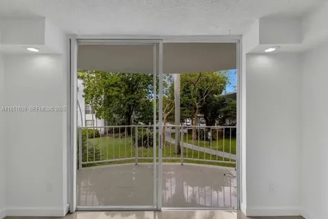 494 NW 165th Street Road Miami FL 33169