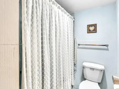 3675 N Country Club Drive Aventura FL 33180