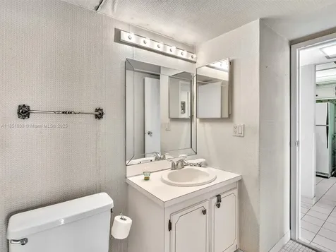 3675 N Country Club Drive Aventura FL 33180