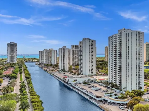 3675 N Country Club Drive Aventura FL 33180