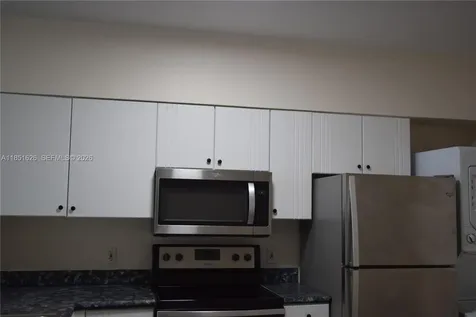 5091 NW 7th Street Miami FL 33126