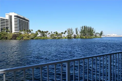 5091 NW 7th Street Miami FL 33126