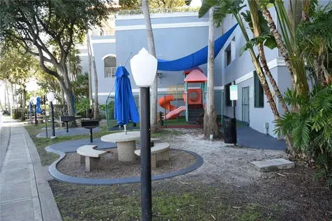 5091 NW 7th Street Miami FL 33126