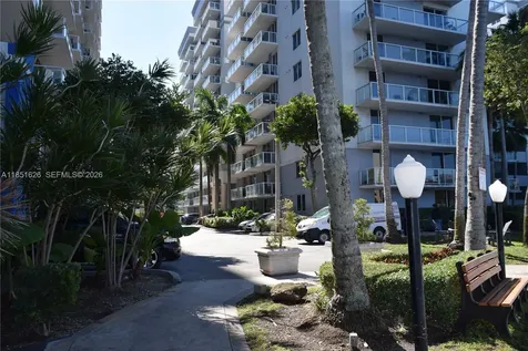 5091 NW 7th Street Miami FL 33126