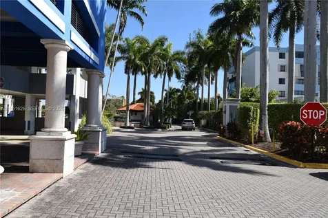5091 NW 7th Street Miami FL 33126