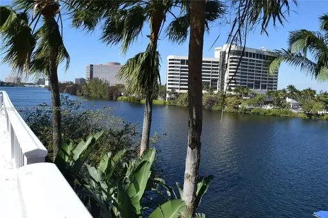 5091 NW 7th Street Miami FL 33126