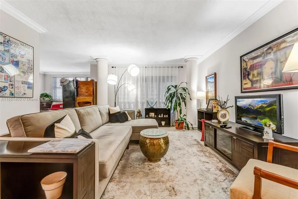 4330 Hillcrest Drive Hollywood FL 33021