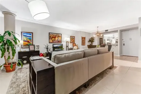 4330 Hillcrest Drive Hollywood FL 33021