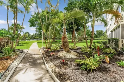 4330 Hillcrest Drive Hollywood FL 33021