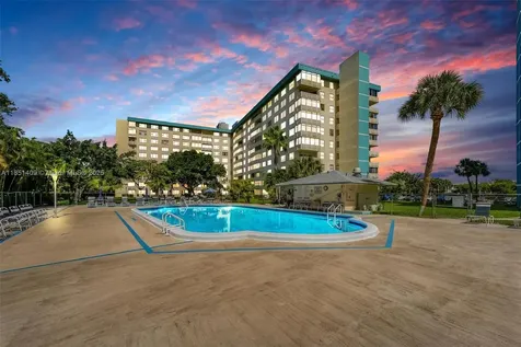 4330 Hillcrest Drive Hollywood FL 33021