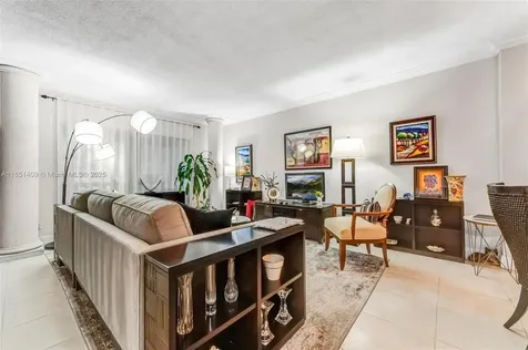 4330 Hillcrest Drive Hollywood FL 33021