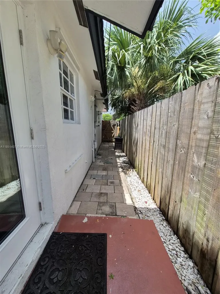 1176 NW 29th Way Fort Lauderdale FL 33311