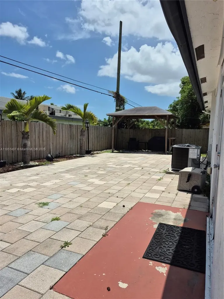 1176 NW 29th Way Fort Lauderdale FL 33311