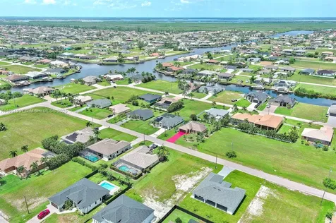1025 NW 35th Place Cape Coral FL 33993