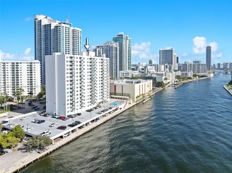 3000 S Ocean Drive Hollywood FL 33019