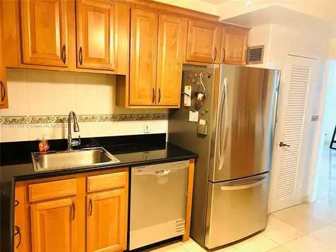 5825 Collins Avenue Miami Beach FL 33140