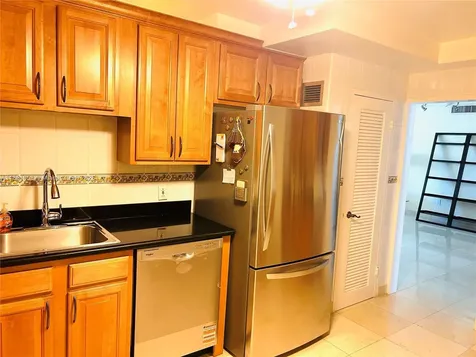 5825 Collins Avenue Miami Beach FL 33140