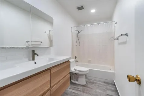 836 NW 79th Terrace Plantation FL 33324