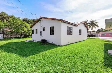 860 NW 17th Court Miami FL 33125
