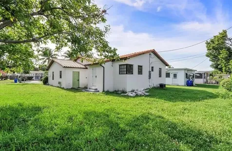 860 NW 17th Court Miami FL 33125