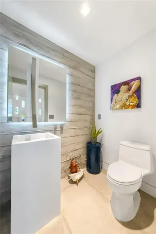 2070 NE 194th Terrace North Miami Beach FL 33179