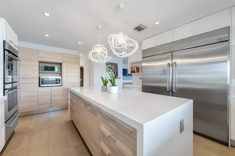 2070 NE 194th Terrace North Miami Beach FL 33179