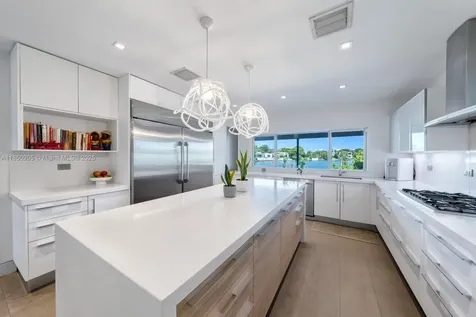 2070 NE 194th Terrace North Miami Beach FL 33179
