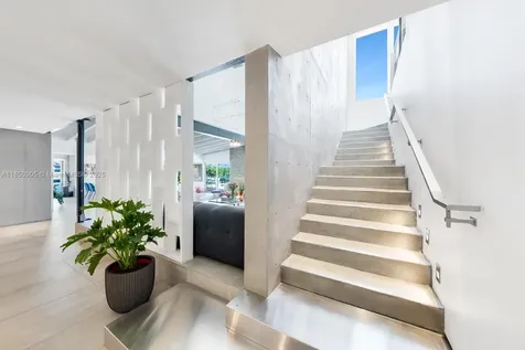 2070 NE 194th Terrace North Miami Beach FL 33179