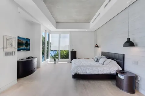 2070 NE 194th Terrace North Miami Beach FL 33179