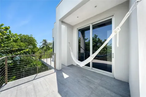 2070 NE 194th Terrace North Miami Beach FL 33179