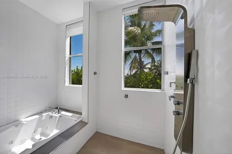 2070 NE 194th Terrace North Miami Beach FL 33179