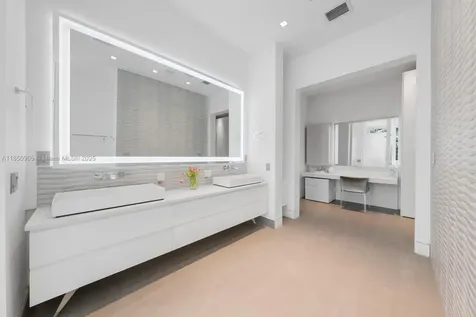 2070 NE 194th Terrace North Miami Beach FL 33179