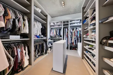 2070 NE 194th Terrace North Miami Beach FL 33179