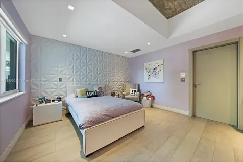 2070 NE 194th Terrace North Miami Beach FL 33179