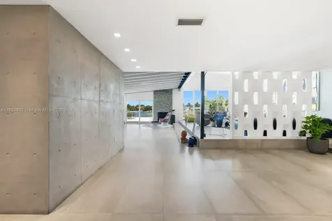2070 NE 194th Terrace North Miami Beach FL 33179