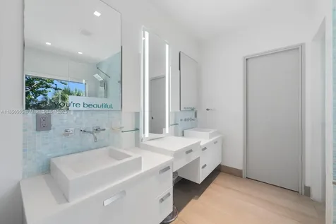 2070 NE 194th Terrace North Miami Beach FL 33179