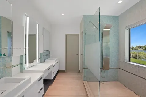 2070 NE 194th Terrace North Miami Beach FL 33179
