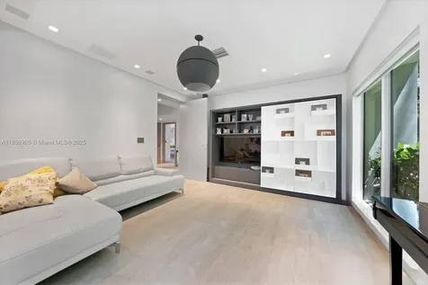 2070 NE 194th Terrace North Miami Beach FL 33179