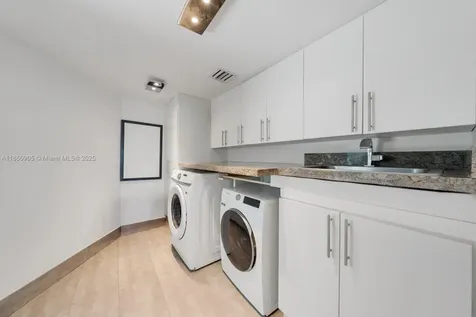 2070 NE 194th Terrace North Miami Beach FL 33179