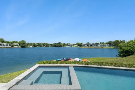 2070 NE 194th Terrace North Miami Beach FL 33179