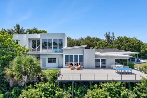 2070 NE 194th Terrace North Miami Beach FL 33179