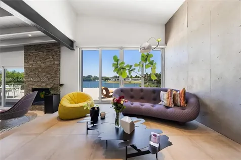 2070 NE 194th Terrace North Miami Beach FL 33179